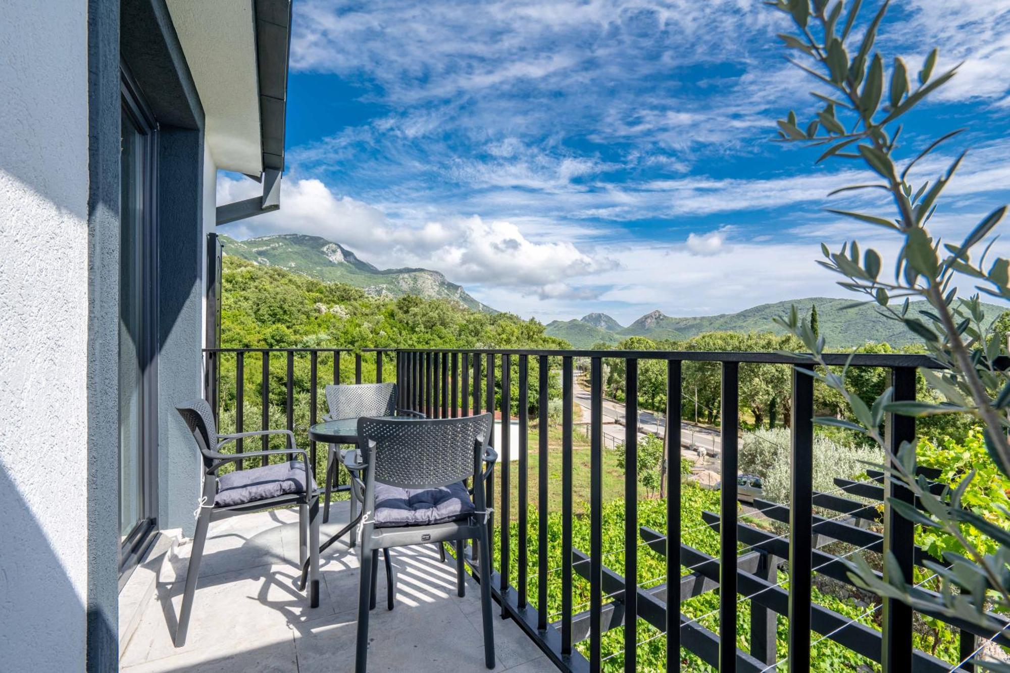 Sumice Inn Petrovac エクステリア 写真