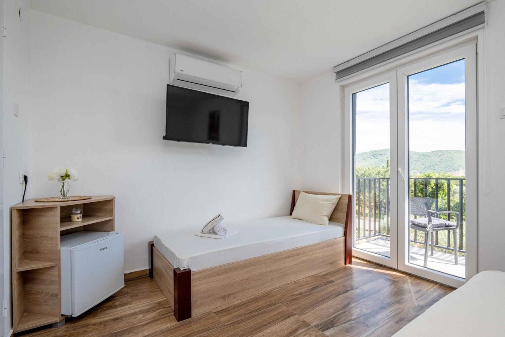 Sumice Inn Petrovac エクステリア 写真