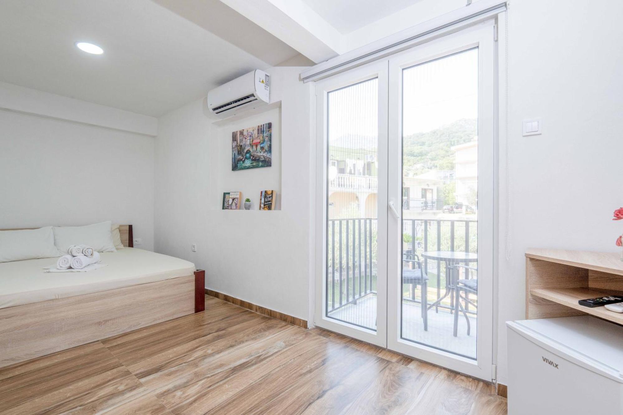 Sumice Inn Petrovac エクステリア 写真