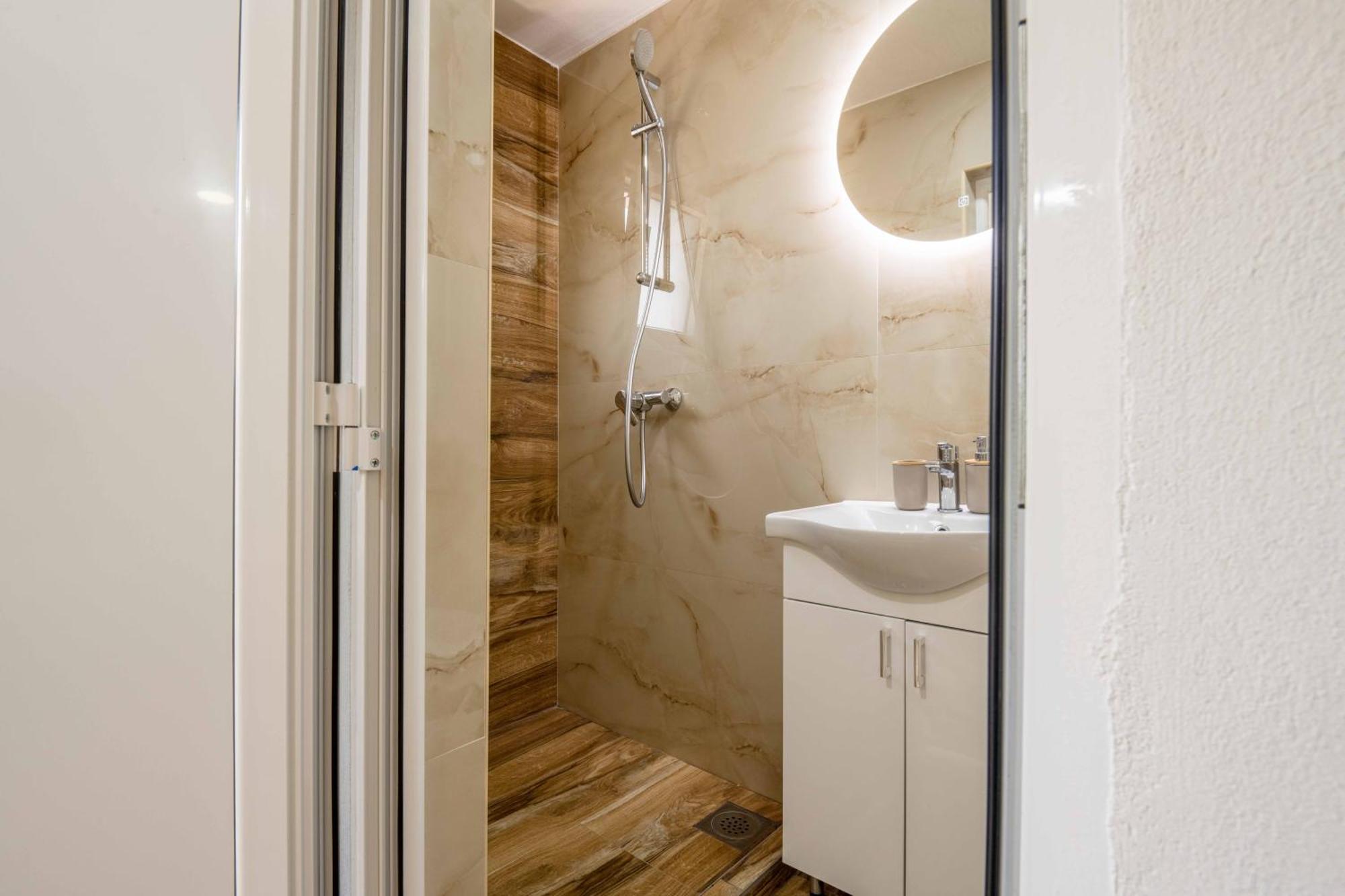 Sumice Inn Petrovac エクステリア 写真