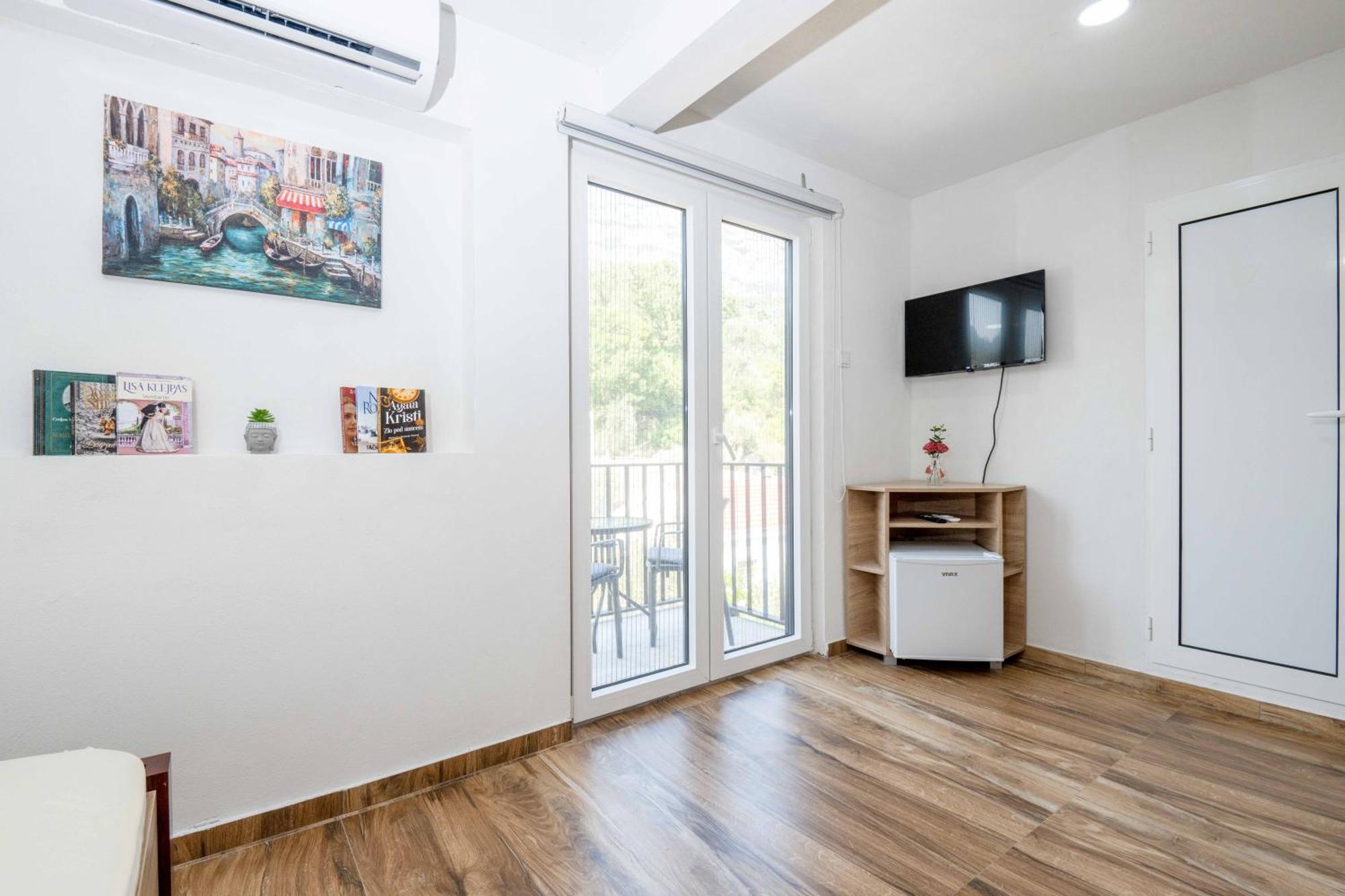 Sumice Inn Petrovac エクステリア 写真