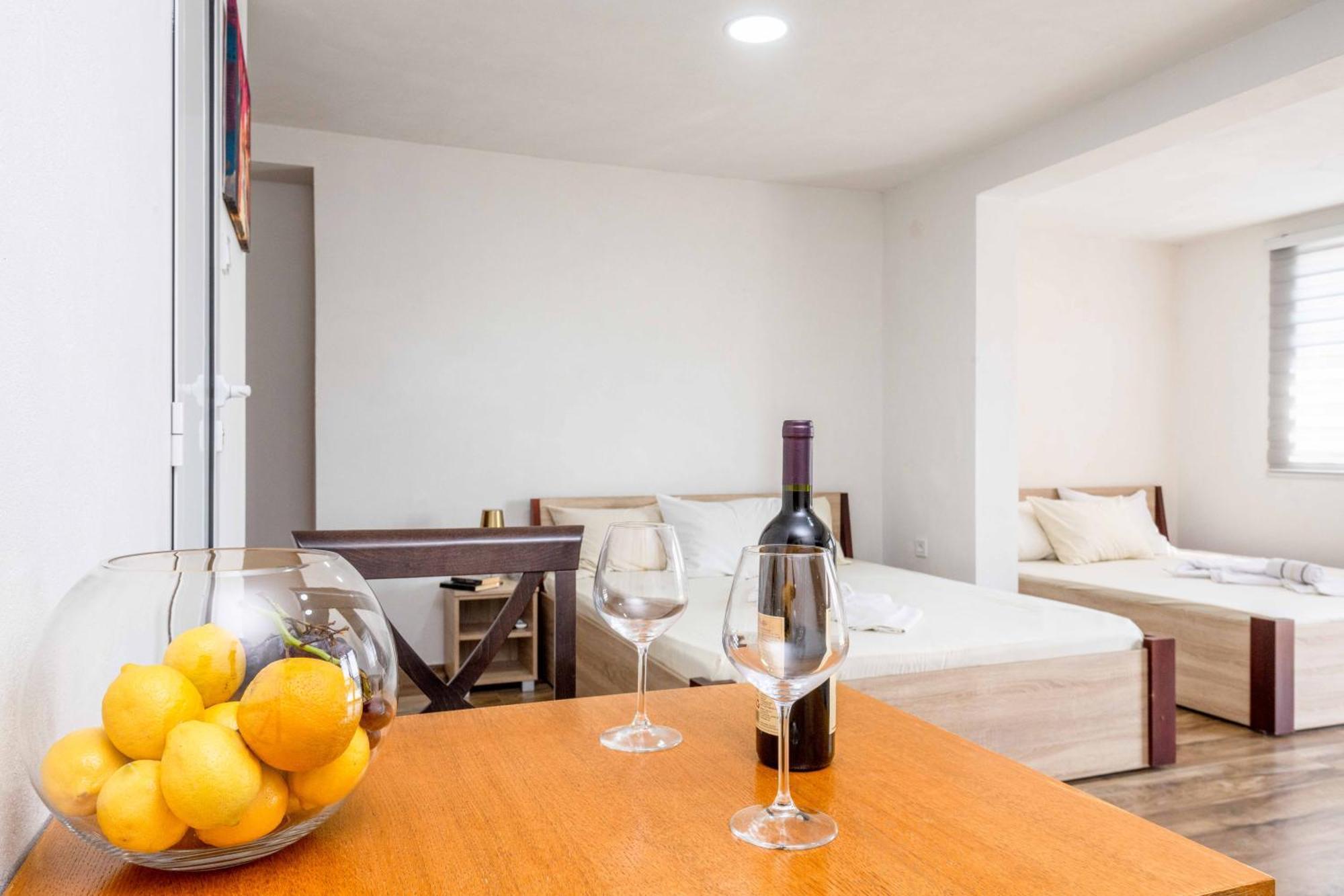 Sumice Inn Petrovac エクステリア 写真