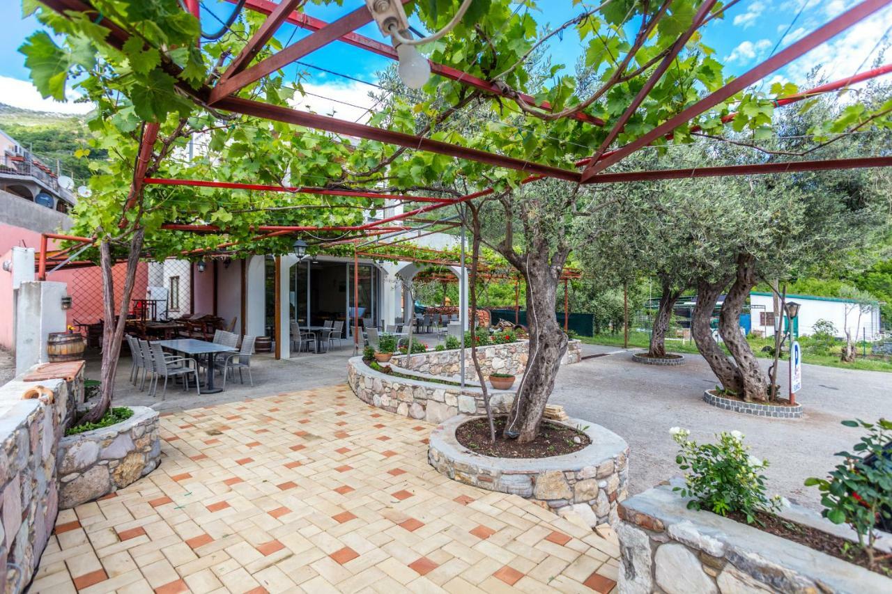Sumice Inn Petrovac エクステリア 写真